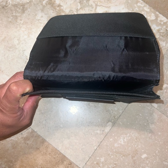 1 AUDI KEYFOB,3 KEY CHAINS, 1 Audi RED BOX, 1 Audi BOOKLET WALLET - Picture 11 of 14